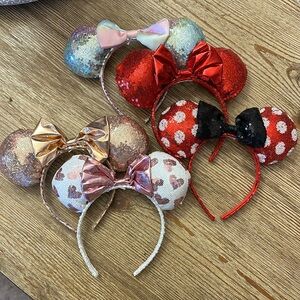 5 like new Disney Minnie Mouse sequined ears with bows